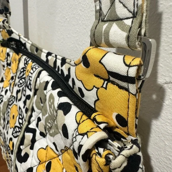 MWT. Vera Bradley Mailbag crossbody yellow /Black Quilted Tote. Go wild floral. - Picture 6 of 15